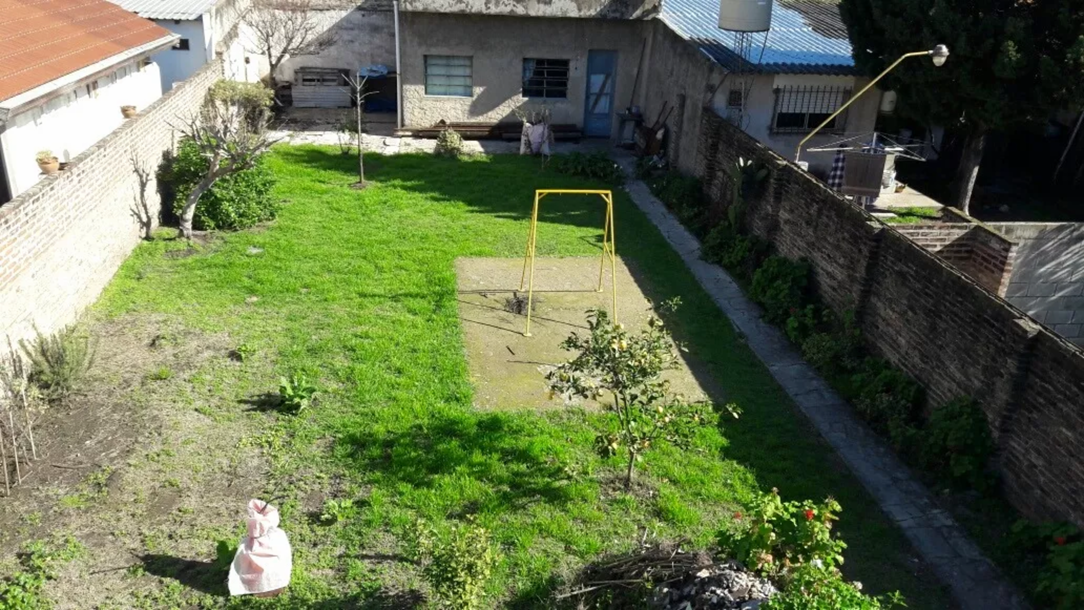 CASA DE 3 AMBIENTE SOBRE LOTE PROPIO EN VENTA - LOMAS DEL MIRADOR — foto 11