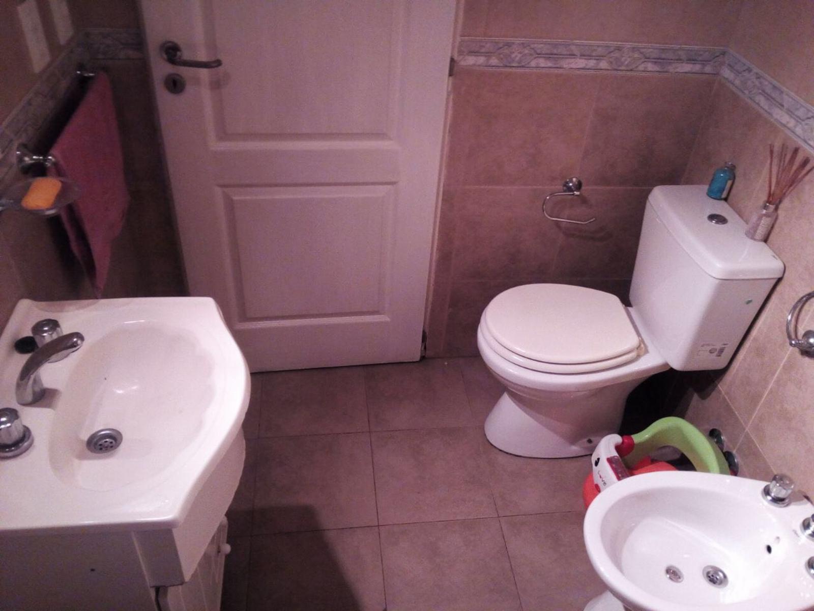 EXCELENTE DEPARTAMENTO DE 2 AMBIENTES CON COCHERA EN VENTA - RAMOS MEJIA — foto 9