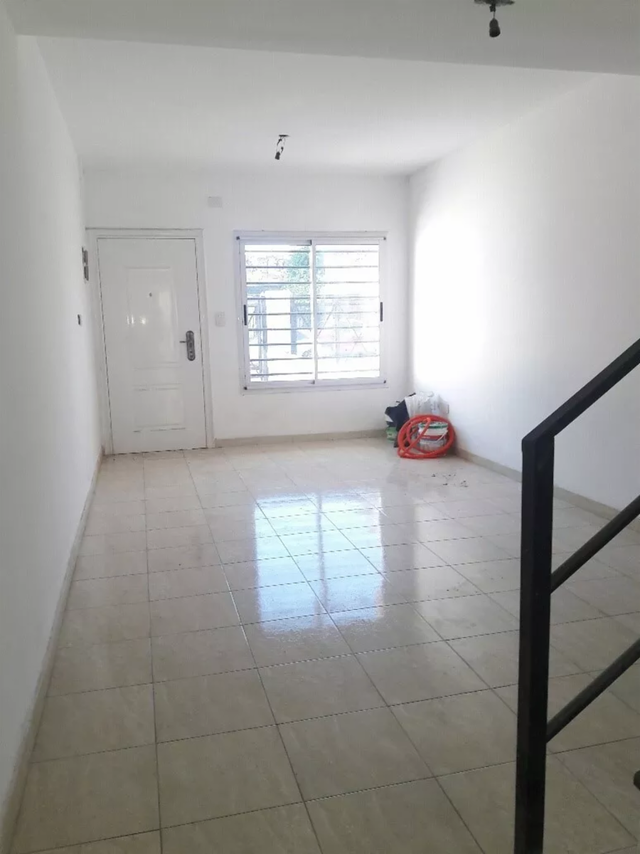 TRIPLEX 4 AMBIENTES EN VENTA NUEVO VALOR PRECIO AL CONTADO — foto 3