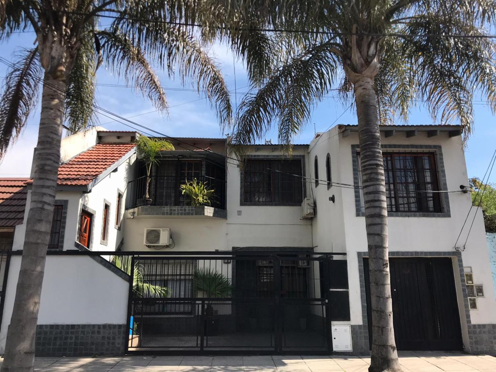 PH de 4 ambientes con cochera, patio y parrilla en venta en San Justo