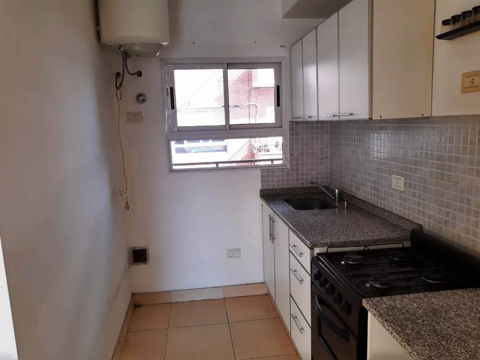 Departamento de 2 ambientes con cochera cubierta en venta en Villa Luzuriaga — foto 2