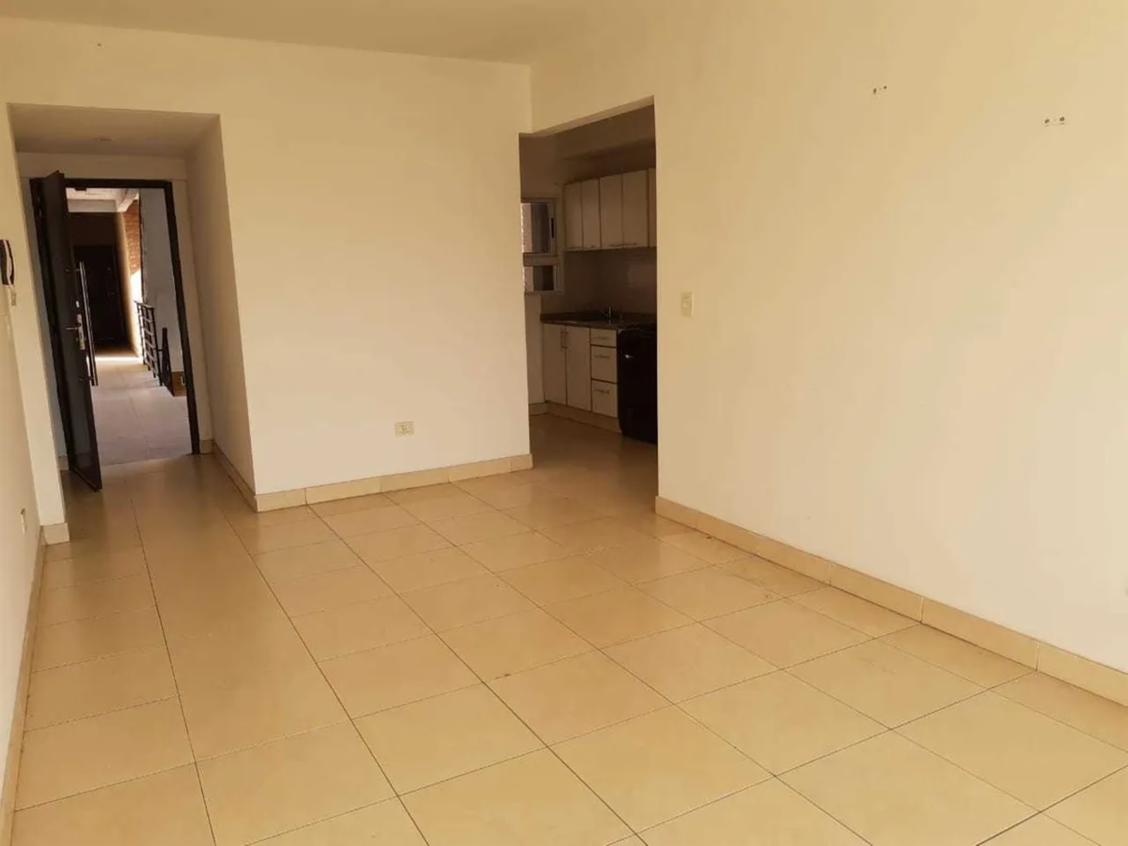 Departamento de 2 ambientes con cochera cubierta en venta en Villa Luzuriaga — foto 3