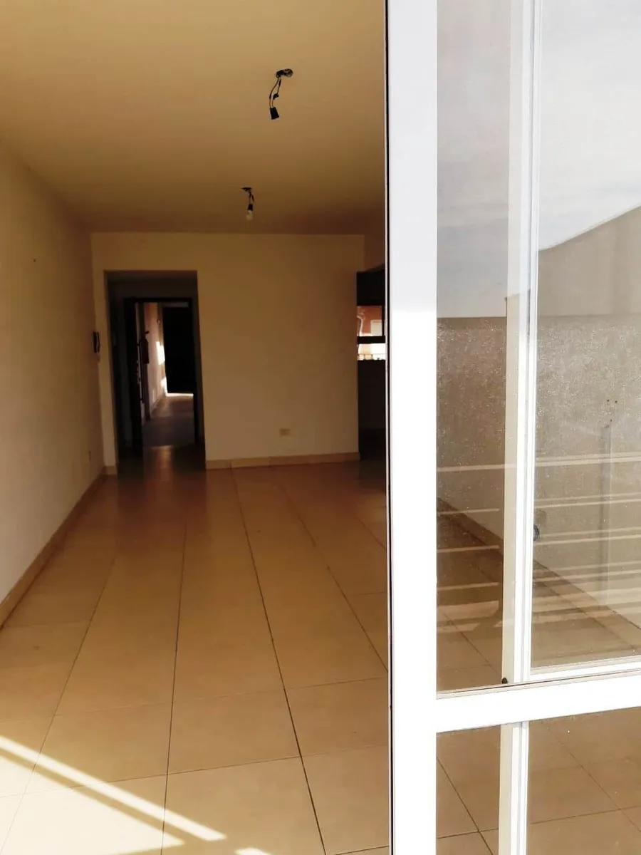 Departamento de 2 ambientes con cochera cubierta en venta en Villa Luzuriaga — foto 5