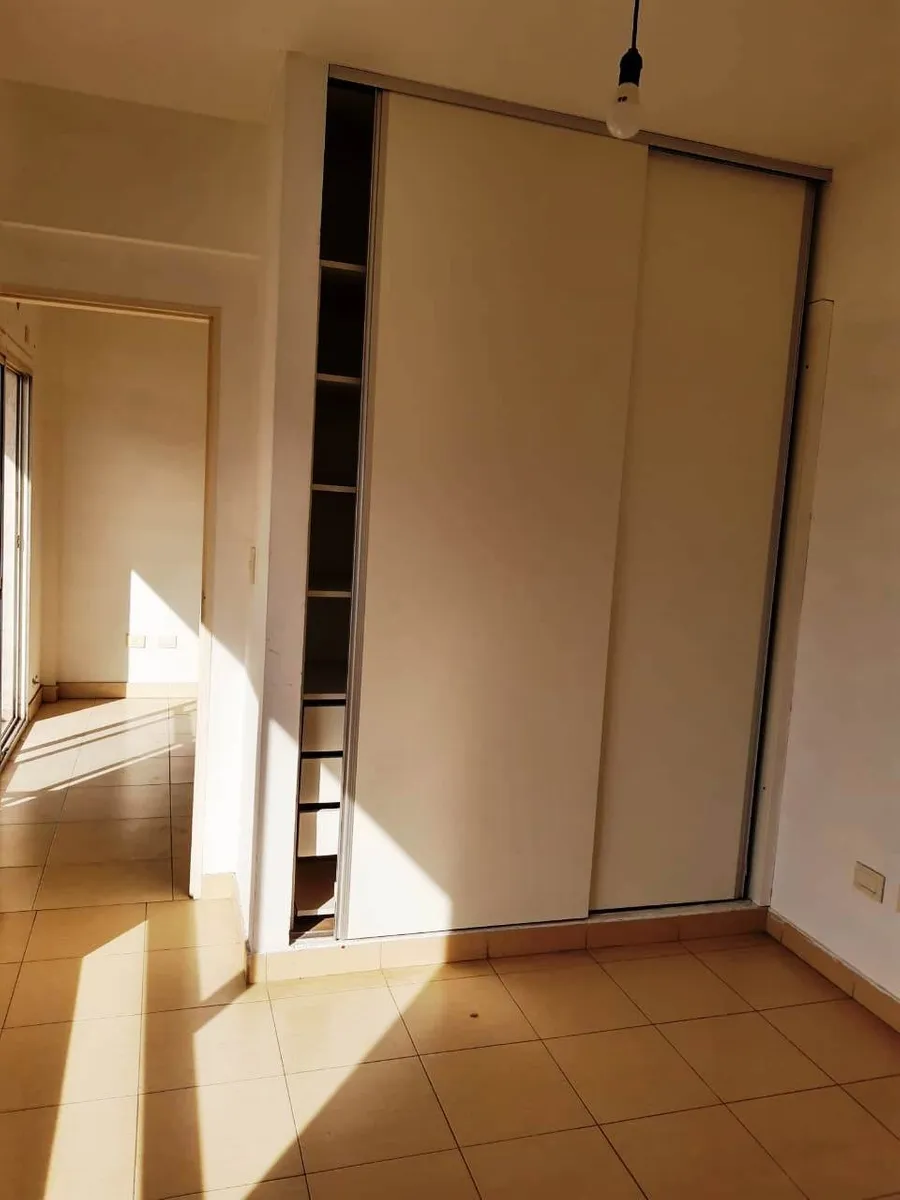 Departamento de 2 ambientes con cochera cubierta en venta en Villa Luzuriaga — foto 8