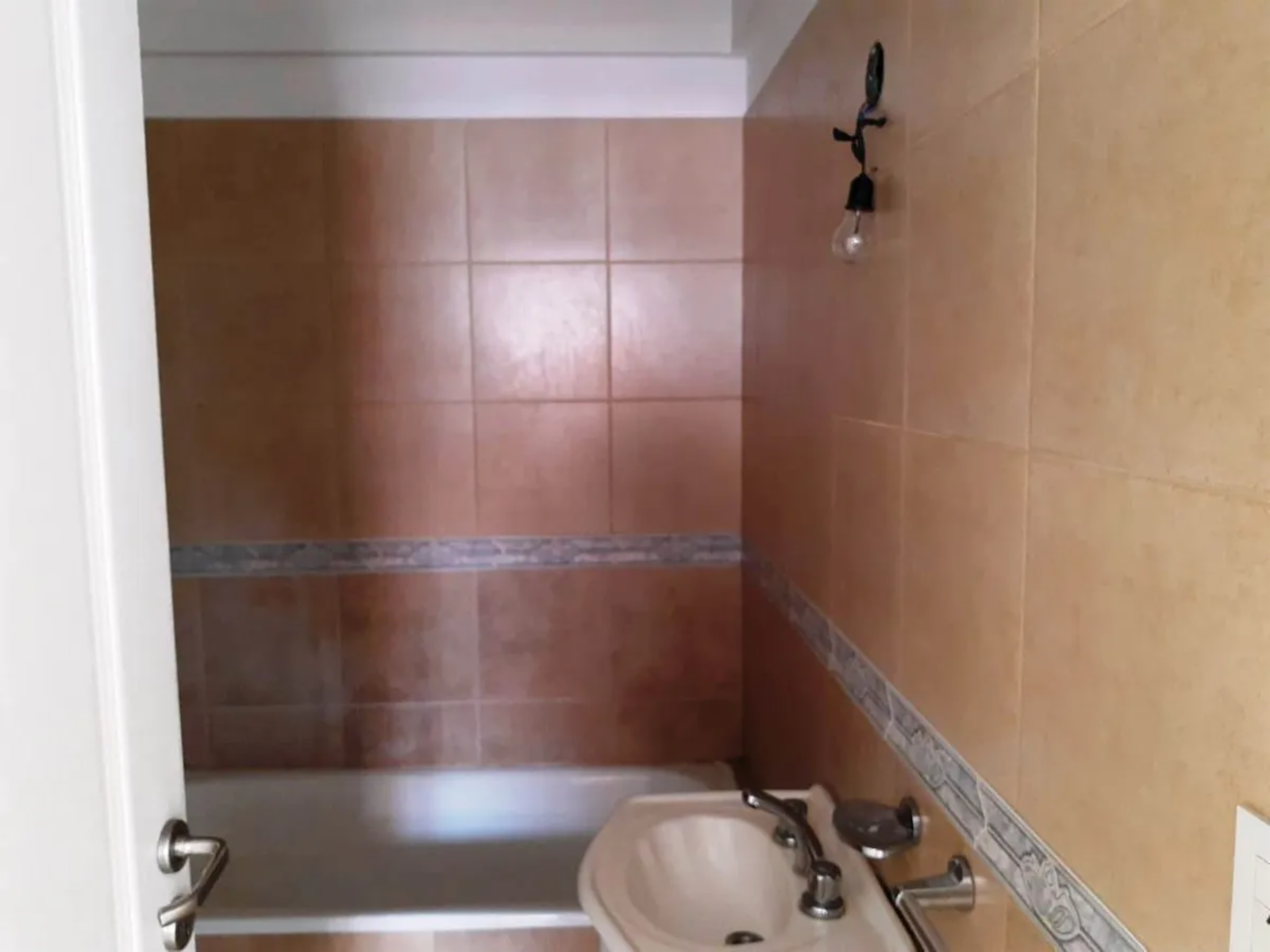 Departamento de 2 ambientes con cochera cubierta en venta en Villa Luzuriaga — foto 11