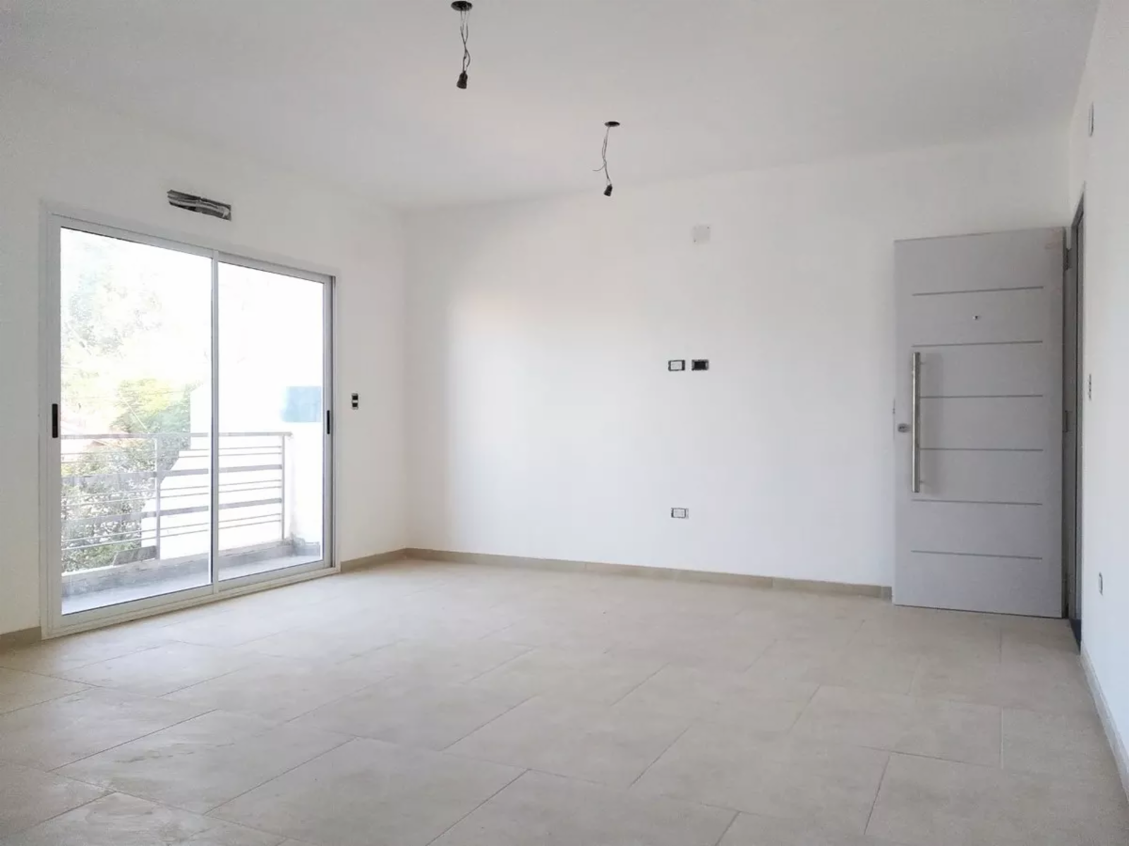 DEPARTAMENTO DE 2 AMBIENTES EN VENTA CON TERRAZA PROPIA FINANCIADO EN VILLA LUZURIAGA