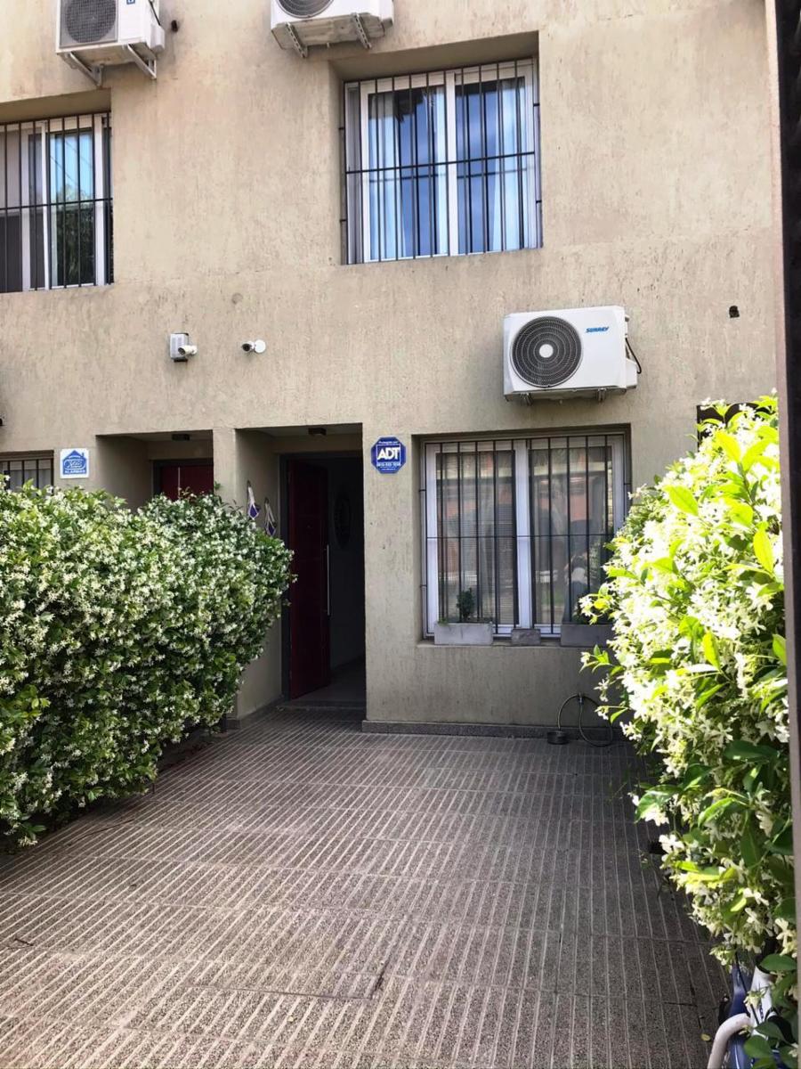 Duplex de 3 ambientes de categoria en venta en Villa Luzuriaga — foto 11