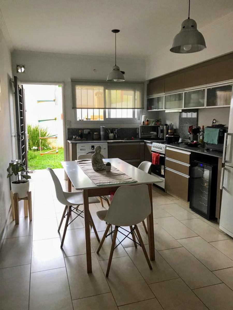 Duplex de 3 ambientes de categoria en venta en Villa Luzuriaga — foto 14