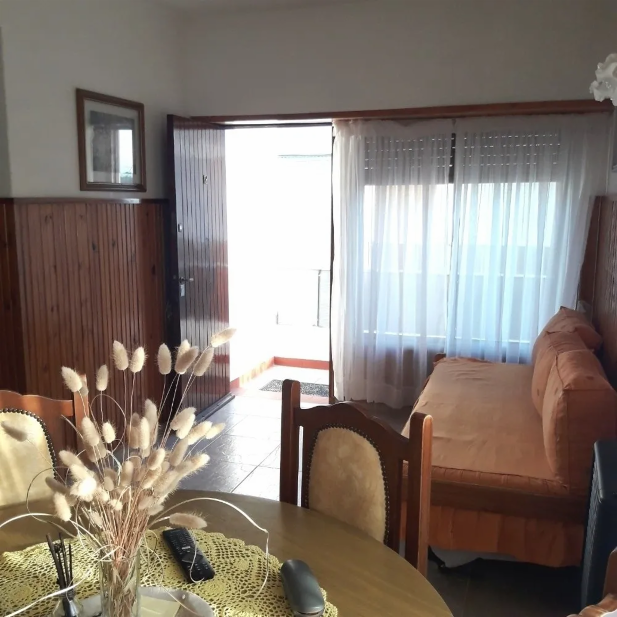 Departamento en alquiler para 4 personas con cochera cubierta a una cuadra del mar en Costa Azul — foto 2