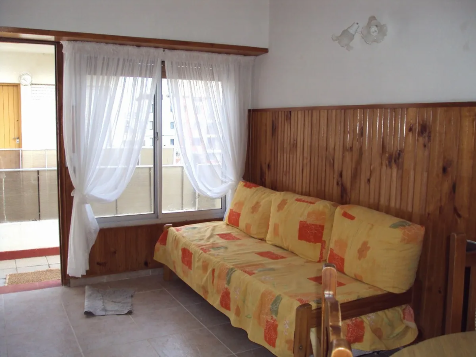 Departamento en alquiler para 4 personas con cochera cubierta a una cuadra del mar en Costa Azul — foto 4