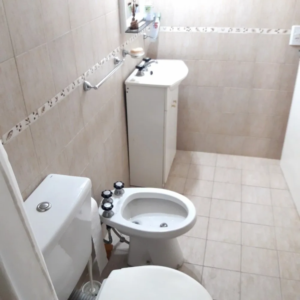 Departamento en alquiler para 4 personas con cochera cubierta a una cuadra del mar en Costa Azul — foto 9