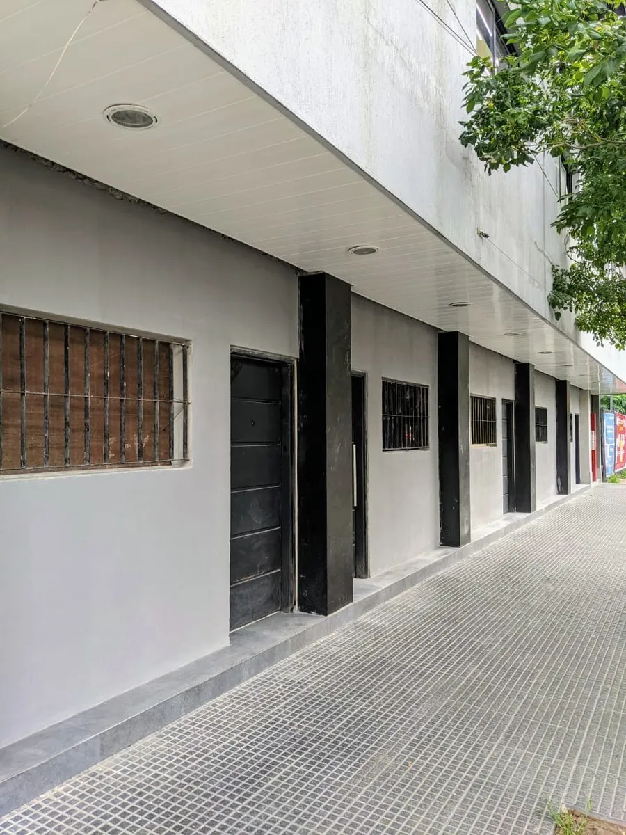 Departamentos Monoambiente con Fondo Verde, Apto Profesional Sobre Avda. Gaona en Ramos Mejia, en Venta