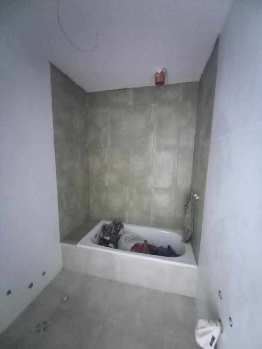Departamento de 2 ambientes en planta baja con patio en Venta en Villa Luzuriaga a Precio Promocional
