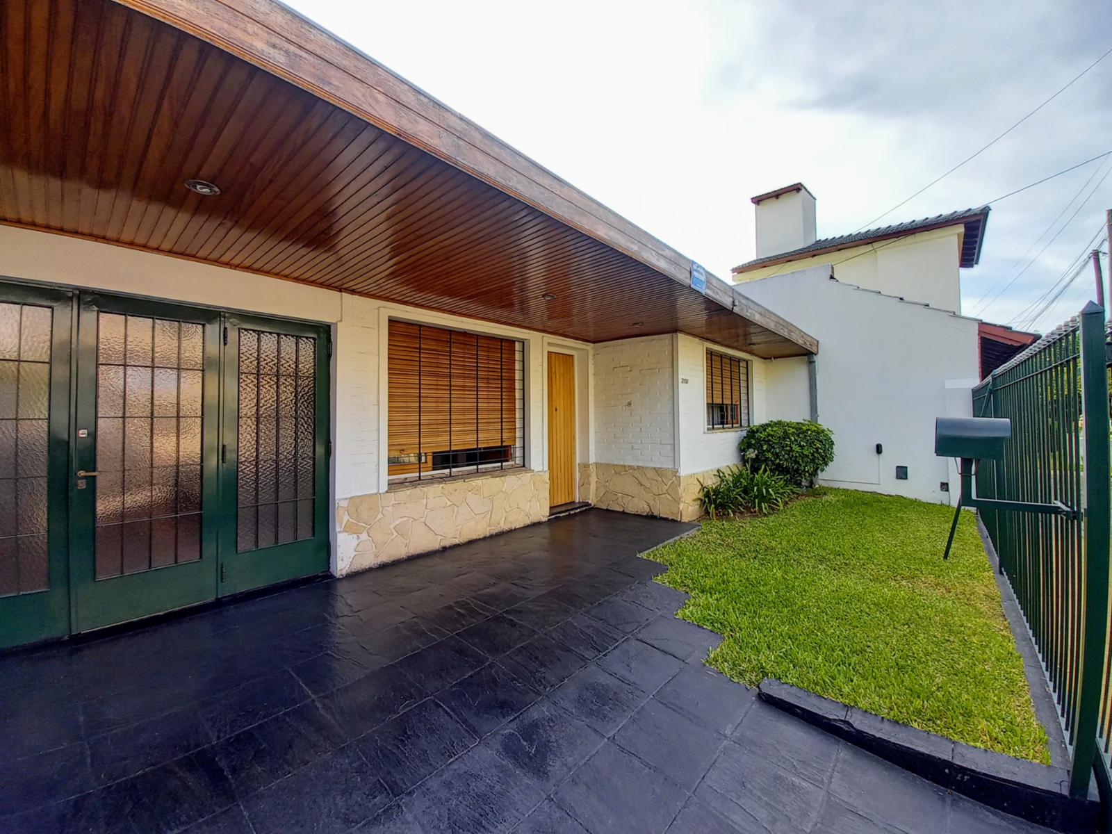 Excelente Casa de 3 ambientes con fondo verde pileta y quincho zona colegio Don Bosco — foto 2