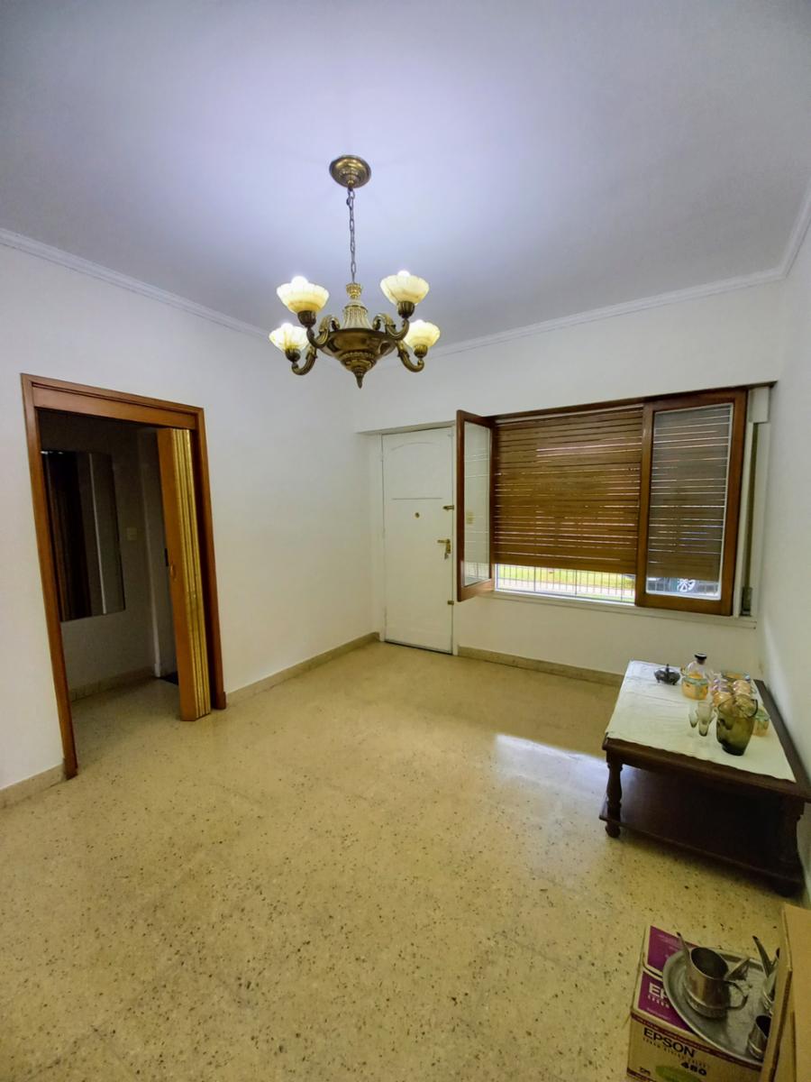 Excelente Casa de 3 ambientes con fondo verde pileta y quincho zona colegio Don Bosco — foto 4