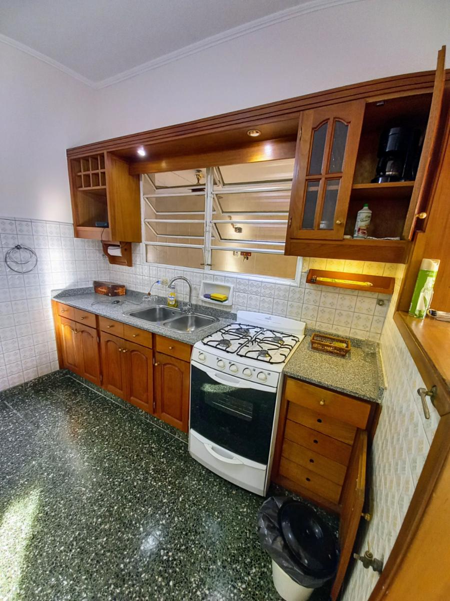 Excelente Casa de 3 ambientes con fondo verde pileta y quincho zona colegio Don Bosco — foto 7