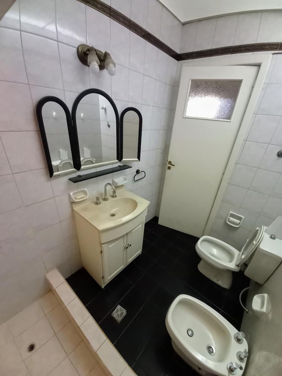 Excelente Casa de 3 ambientes con fondo verde pileta y quincho zona colegio Don Bosco — foto 10