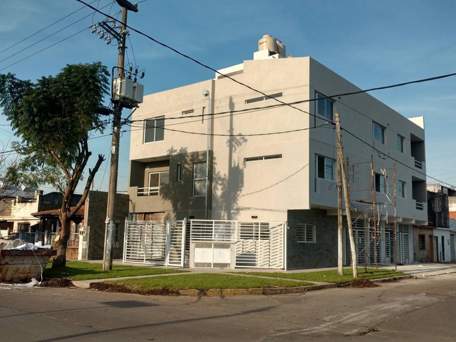 VENTA DEPTO 2 AMBIENTES CON COCHERA CUBIERTA Y TERRAZA PROPIA VILLA LUZURIAGA
