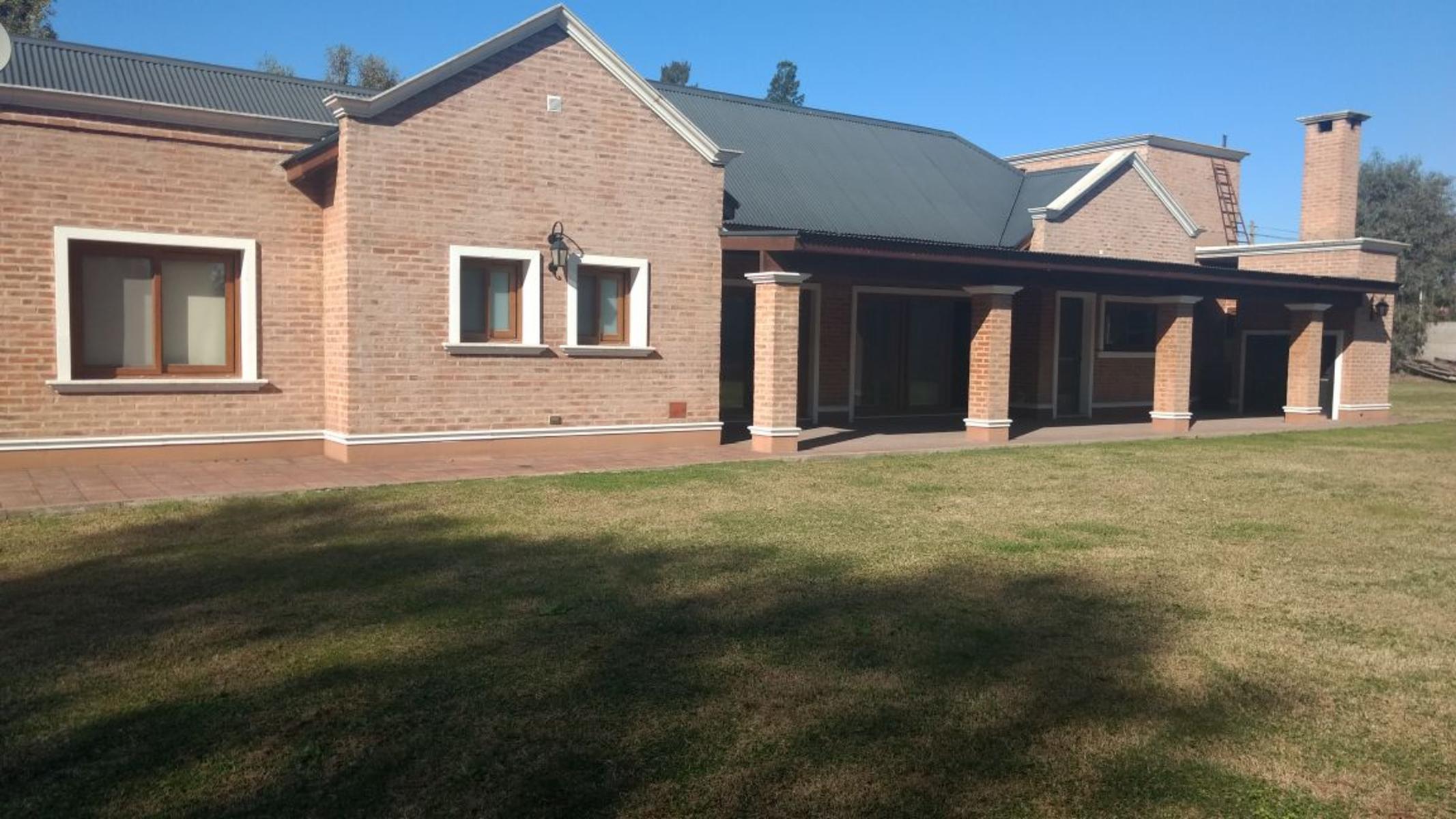 REGIO CHALET CAÑUELAS Bº CERRADO ALTOS DEL CARMEN — foto 3
