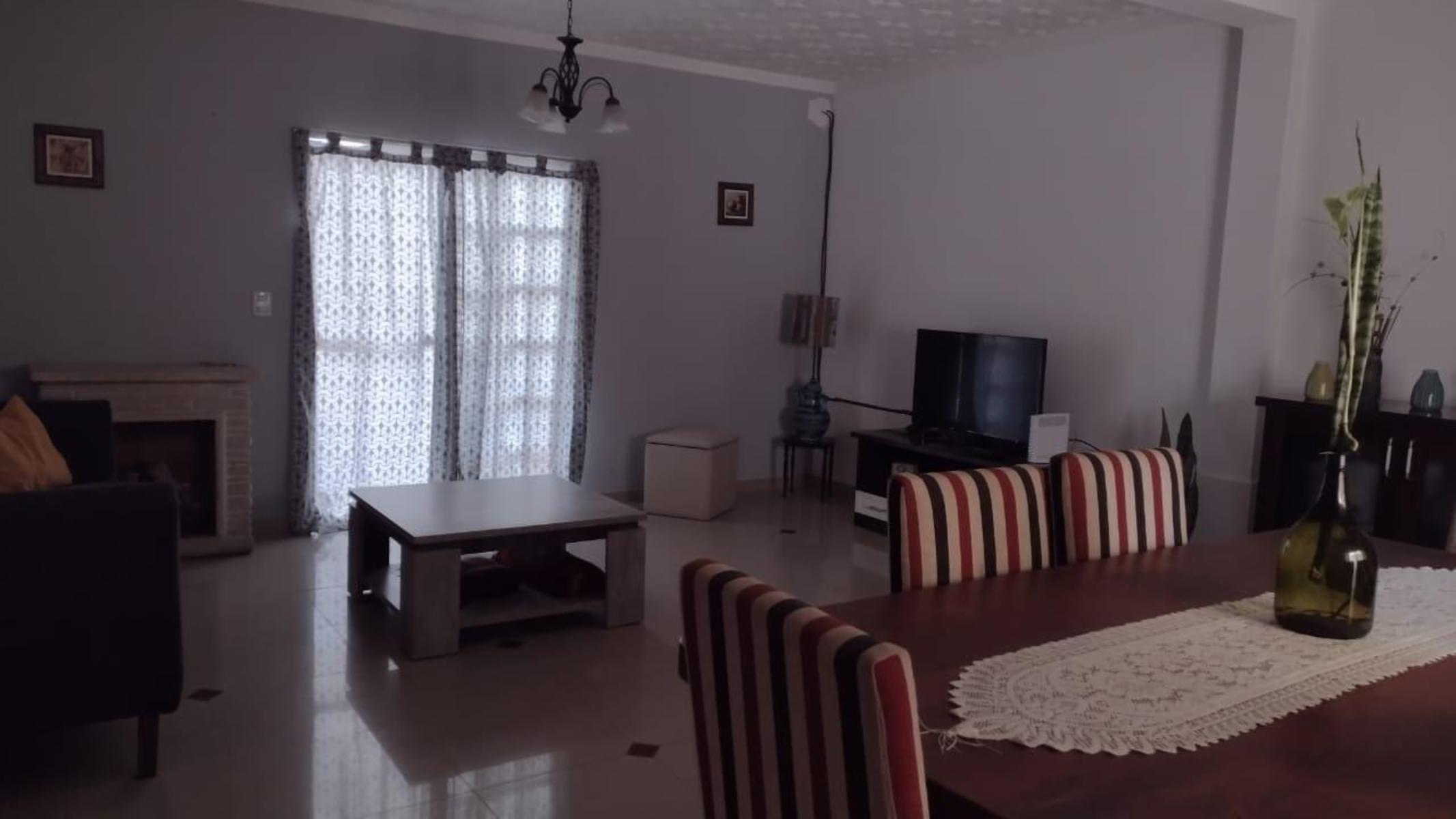 CASA.- CALLE ESQUIRO AL 1600 I.CASANOVA — foto 4