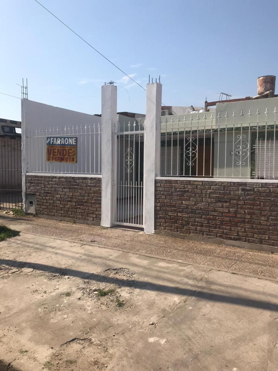 CASA T/ DEPTO P.BAJA AL FRENTE.- CALLE BRUSELAS AL 600 I.CASANOVA