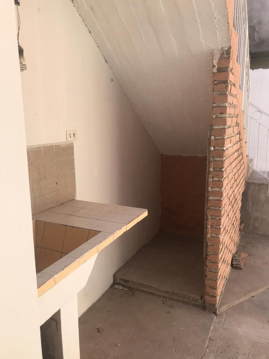 CASA T/ DEPTO P.BAJA AL FRENTE.- CALLE BRUSELAS AL 600 I.CASANOVA — foto 4