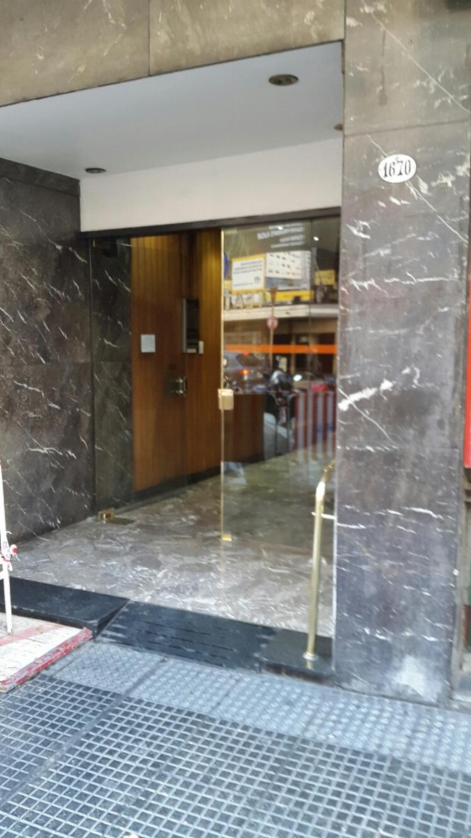 Excelente Oficina 2 amb sobre Av. Corrientes a mts Callao - 10