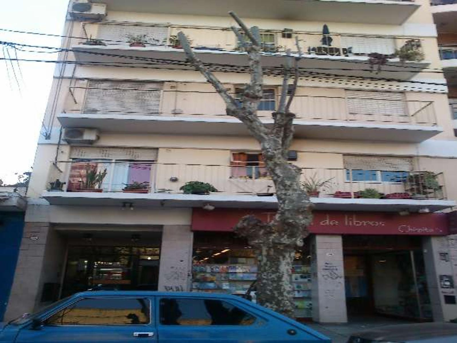Dpto. 2 amb., 50 mts de estación Ramos Mejía