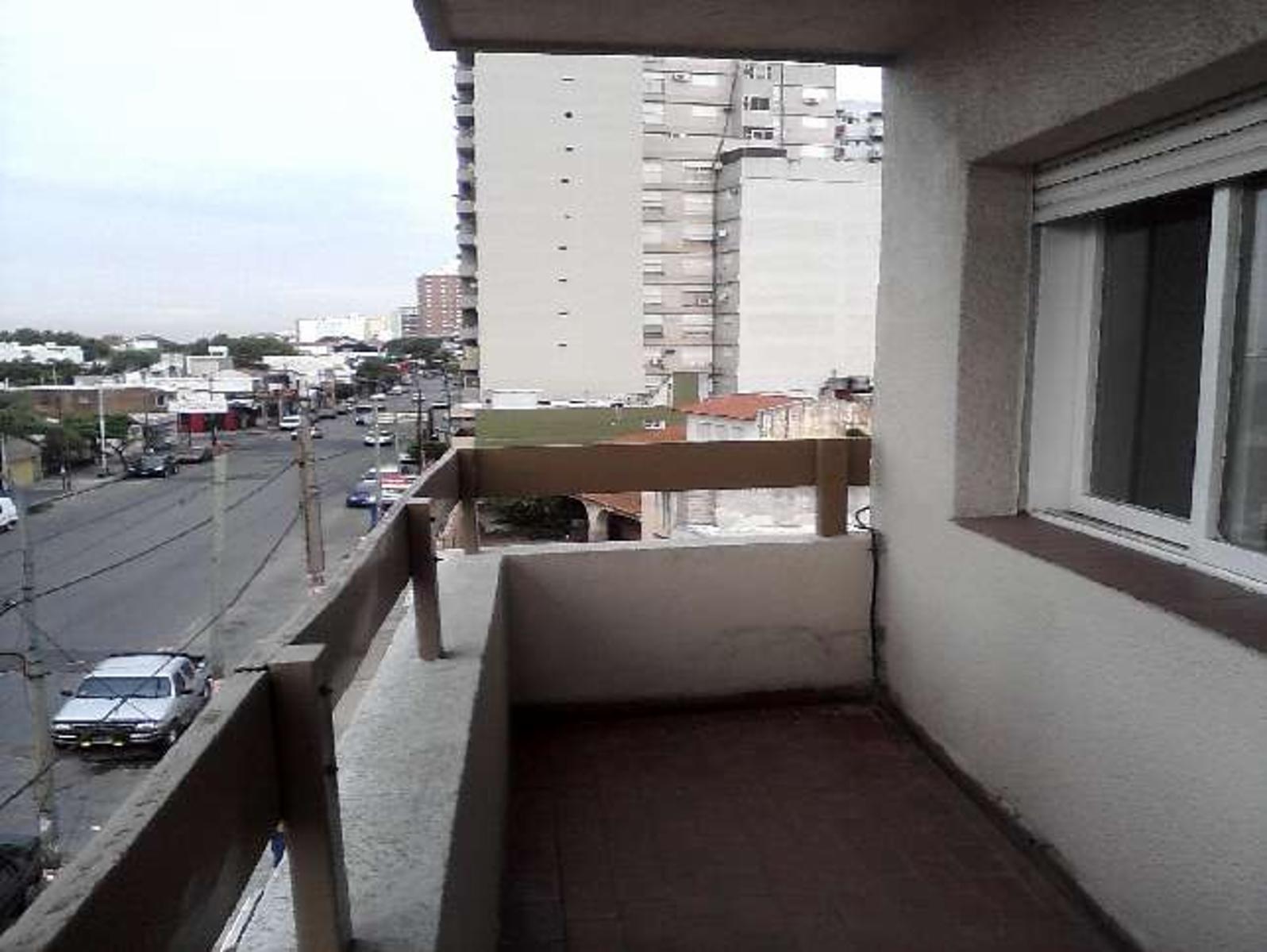 DEPTO 3 AMB AL FRENTE C/COCHERA Y BALCON S/ AV. GAONA — foto 2