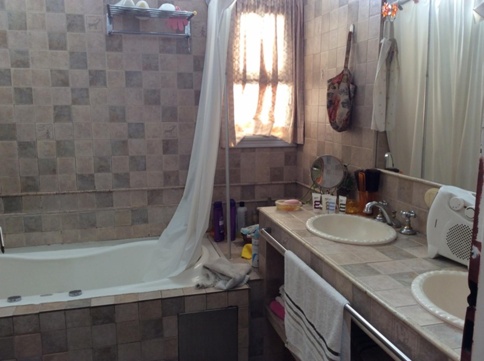 Increible casa en la mejor zona Villa Sarmiento con exquisitos detalles de terminacion A 3 cuadras av. Rivadadavia y a 1 de Av. Gaona. — foto 4