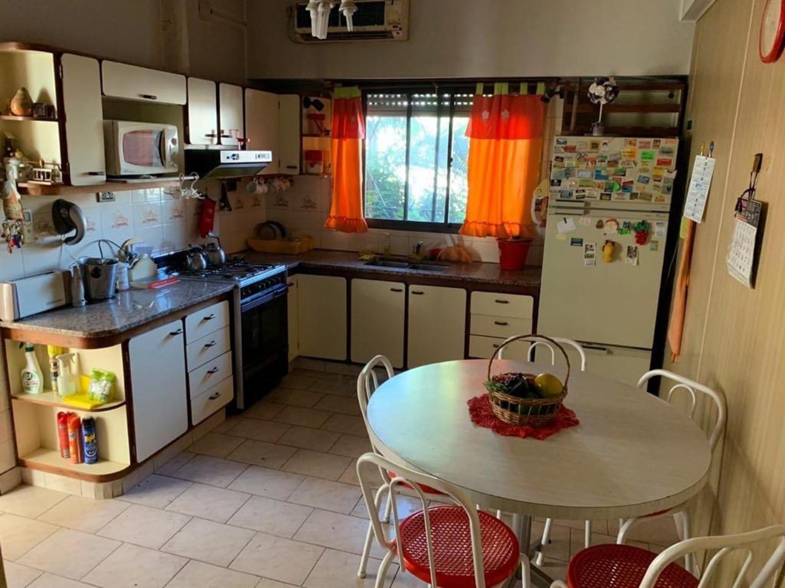 Casa de 3 amb , muy còmoda, medidas generosas, en inmejorable zona residencial. Venta Directa — foto 2