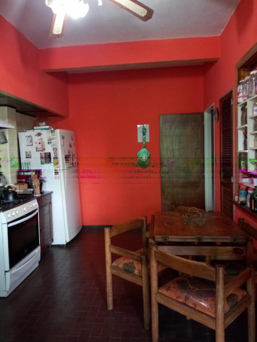 Amplio y luminoso ph al frente en 1º piso de 4 amb. Villa Luzuriagta — foto 8