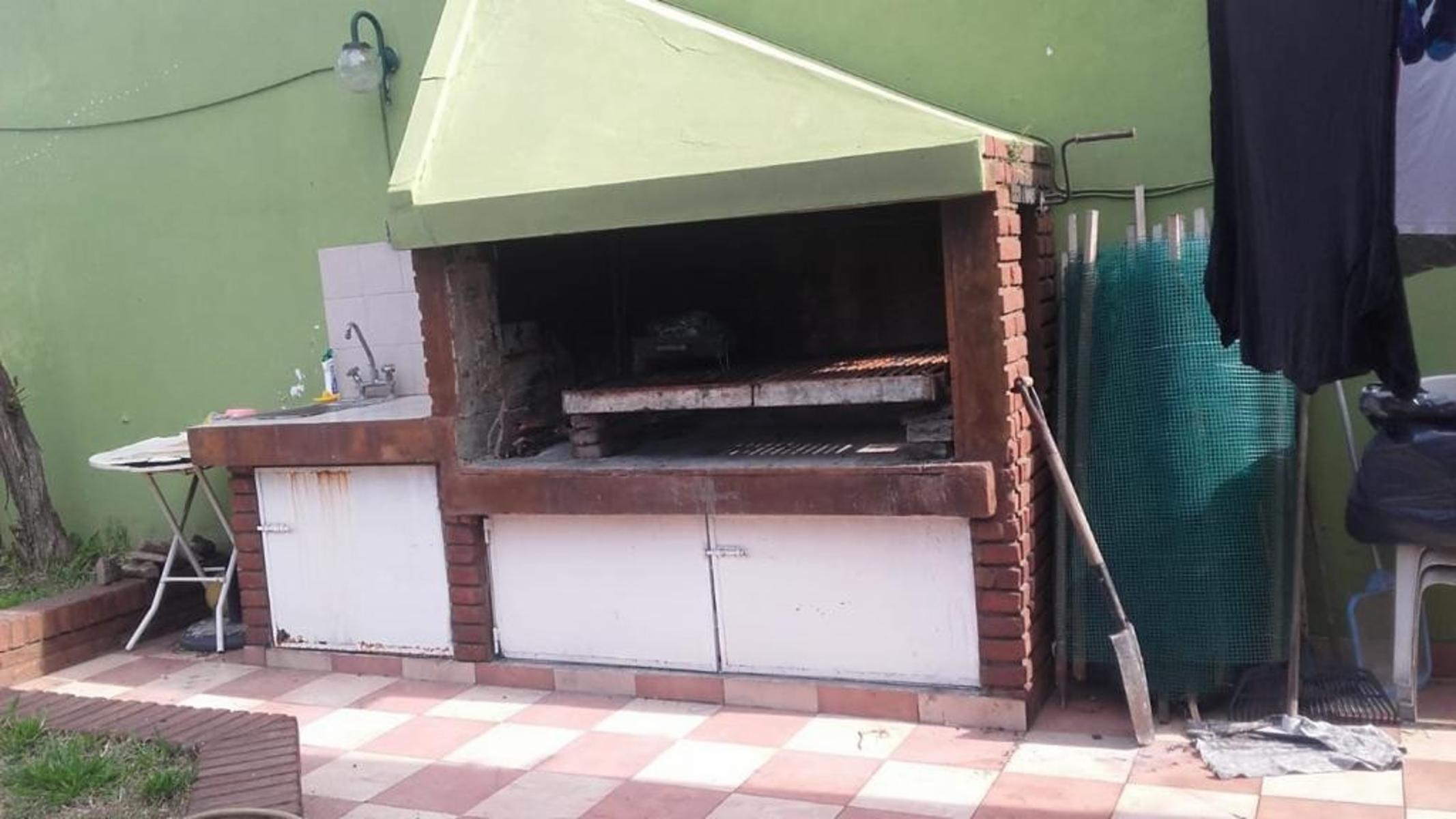 Espectacular casa 6 amb en la mejor zona de Haedo. Con un depto 2 amb al frente. . Excelente propiedad en impecable estado. En un lote de 11 x 30. — foto 2