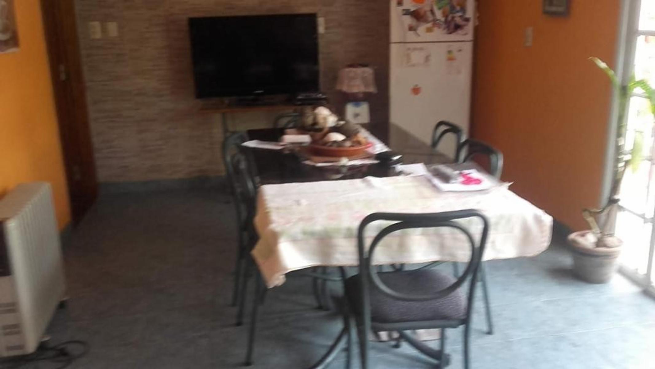 Espectacular casa 6 amb en la mejor zona de Haedo. Con un depto 2 amb al frente. . Excelente propiedad en impecable estado. En un lote de 11 x 30. — foto 5