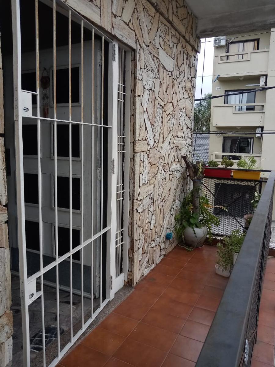Amplio y luminoso ph 5 amb en 1º piso. al frente con balcon. . V — foto 2