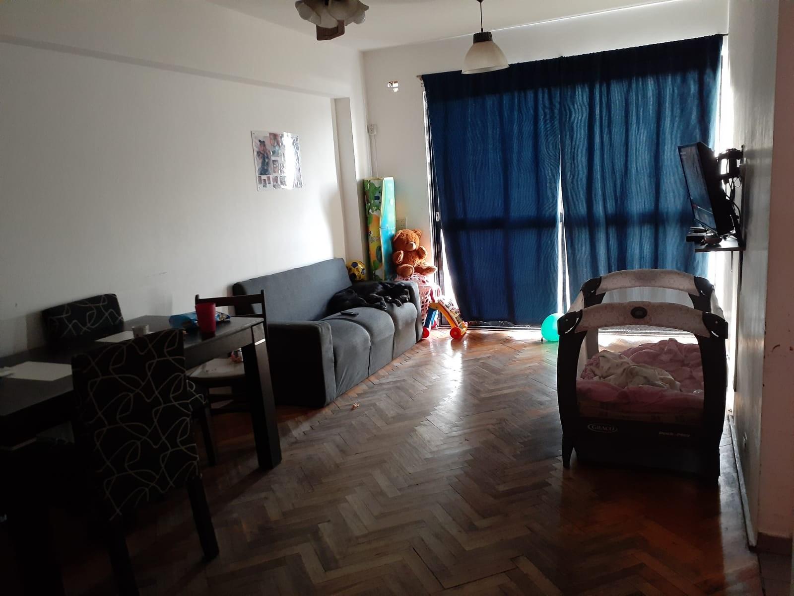 Depto 2 amb lateral con balcon. Gaona y Republica