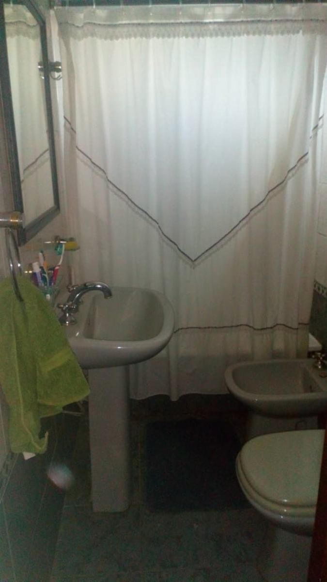 EXCELENTE CASA 6 AMB CON PISCINA +DEPTO 2 AMB — foto 9