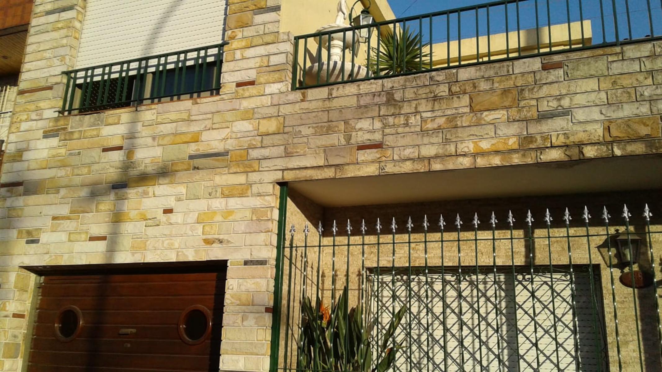 EXCELENTE CASA EN DOS PLANTAS TERRENO PROPIO