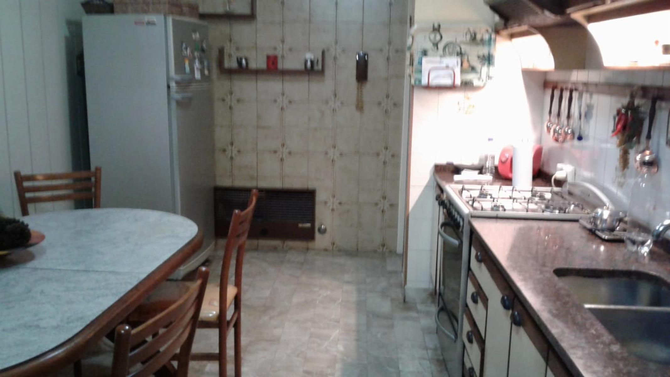EXCELENTE CASA EN DOS PLANTAS TERRENO PROPIO — foto 5