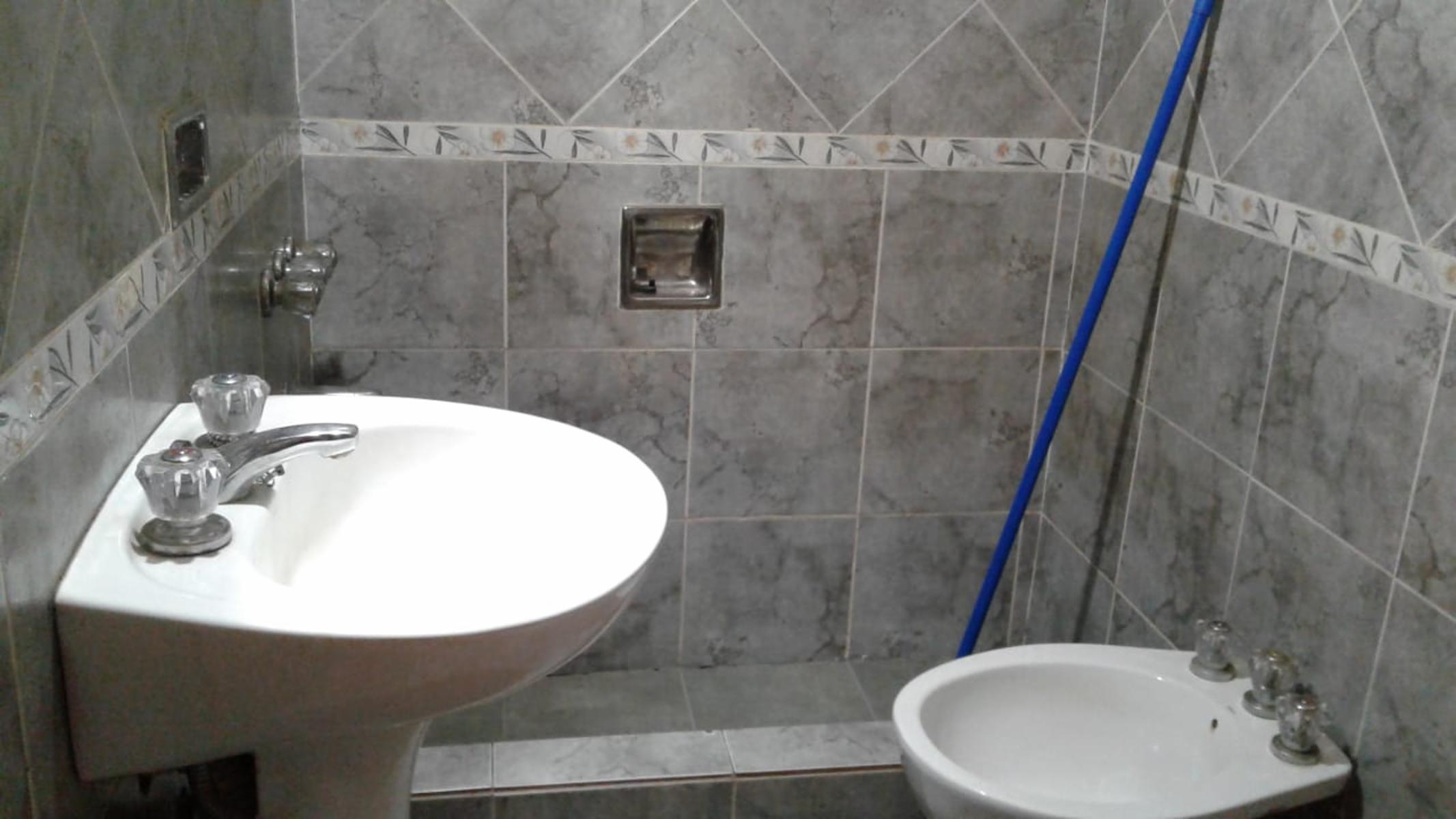 EXCELENTE CASA EN DOS PLANTAS TERRENO PROPIO — foto 13