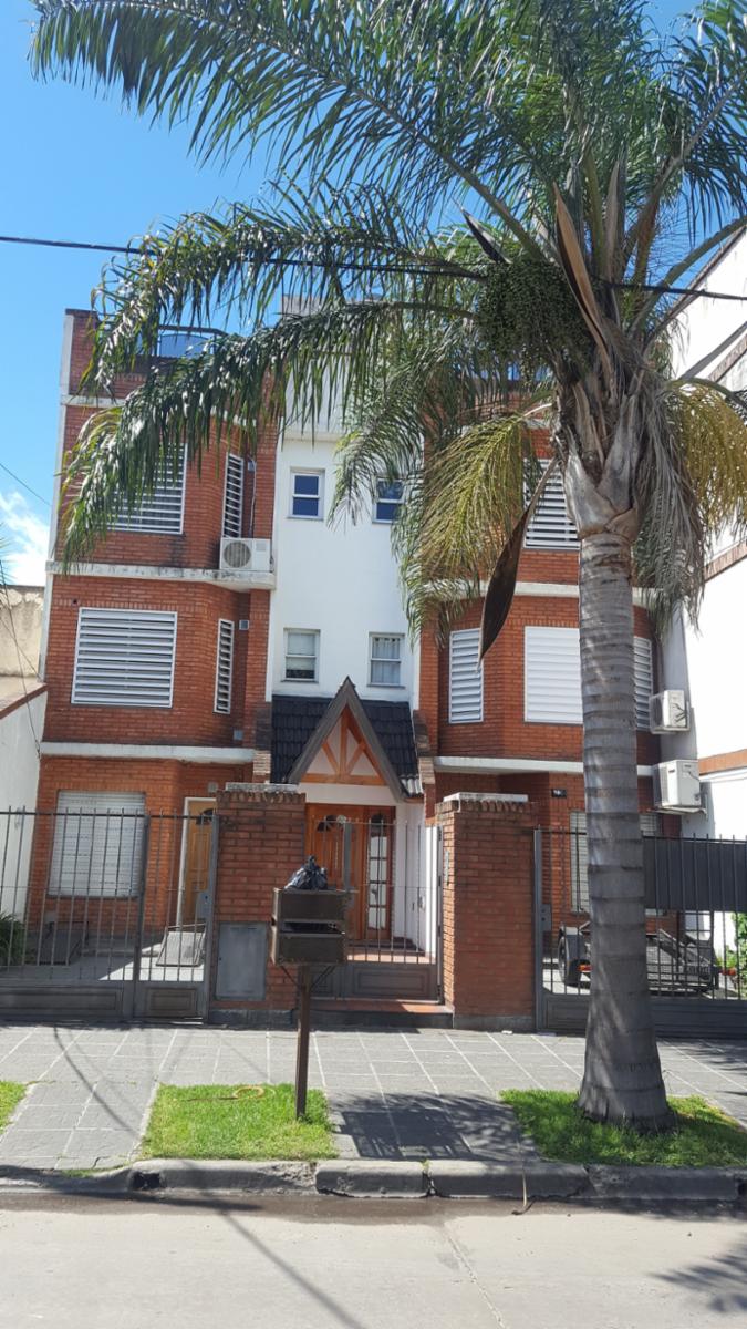 Excelente Depto 3 amb al frente con terraza propia