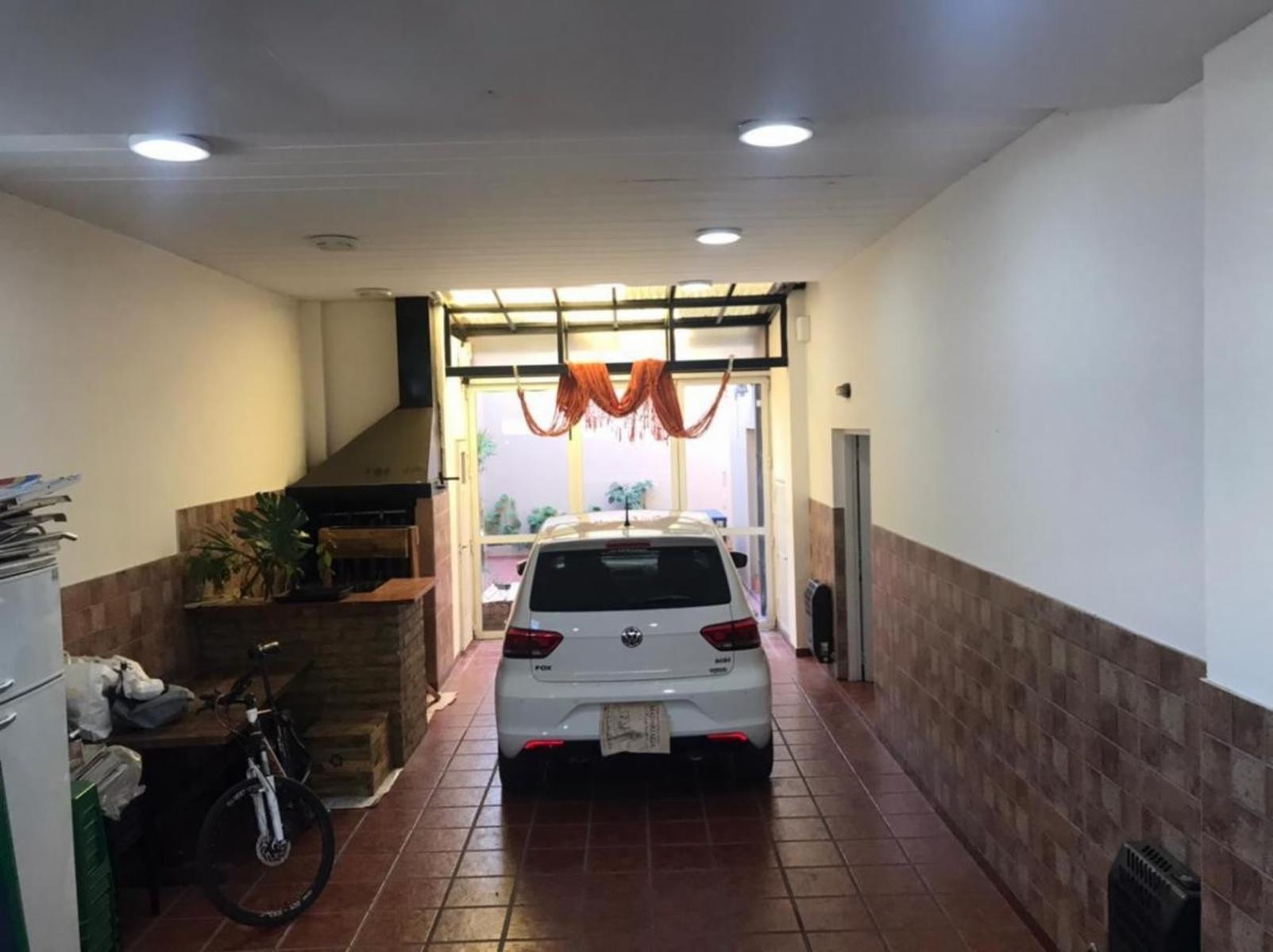 En Venta - Hermoso Chalet 6 Ambientes en Barrio Guemes — foto 5