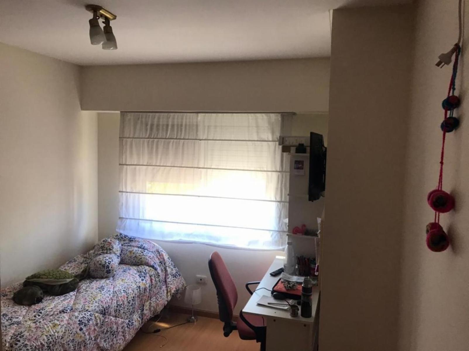 En Venta - Hermoso Chalet 6 Ambientes en Barrio Guemes — foto 8