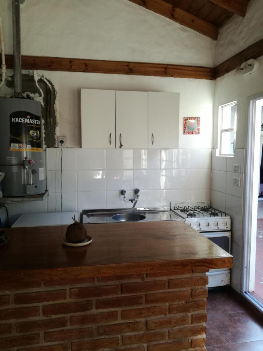 Excelente casa 5 ambientes con fondo, quincho y garaje — foto 3