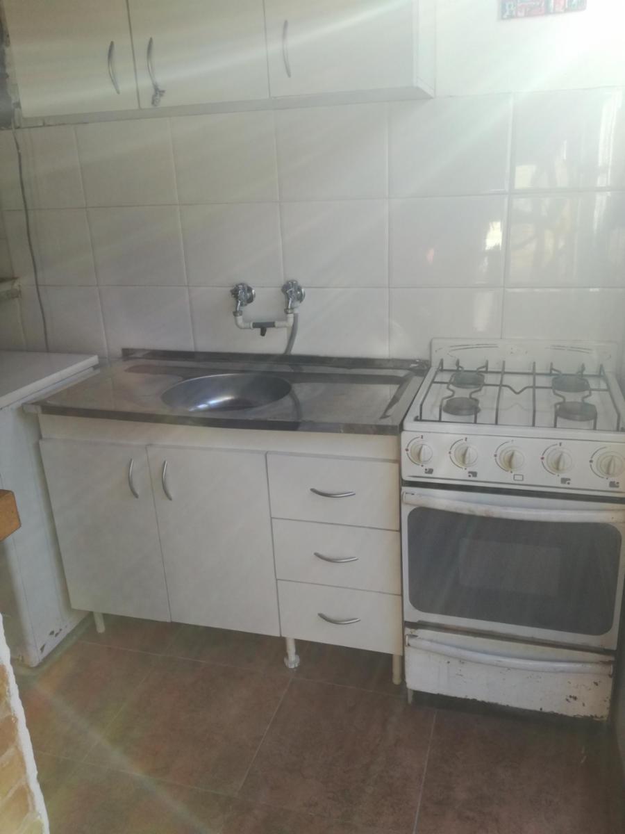 Excelente casa 5 ambientes con fondo, quincho y garaje — foto 4