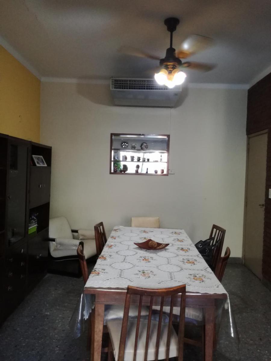 Excelente casa 5 ambientes con fondo, quincho y garaje — foto 8