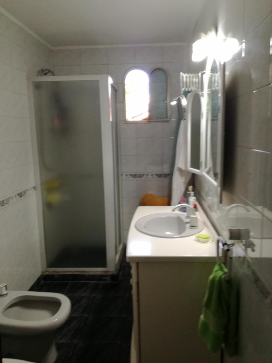 Excelente casa 5 ambientes con fondo, quincho y garaje — foto 11