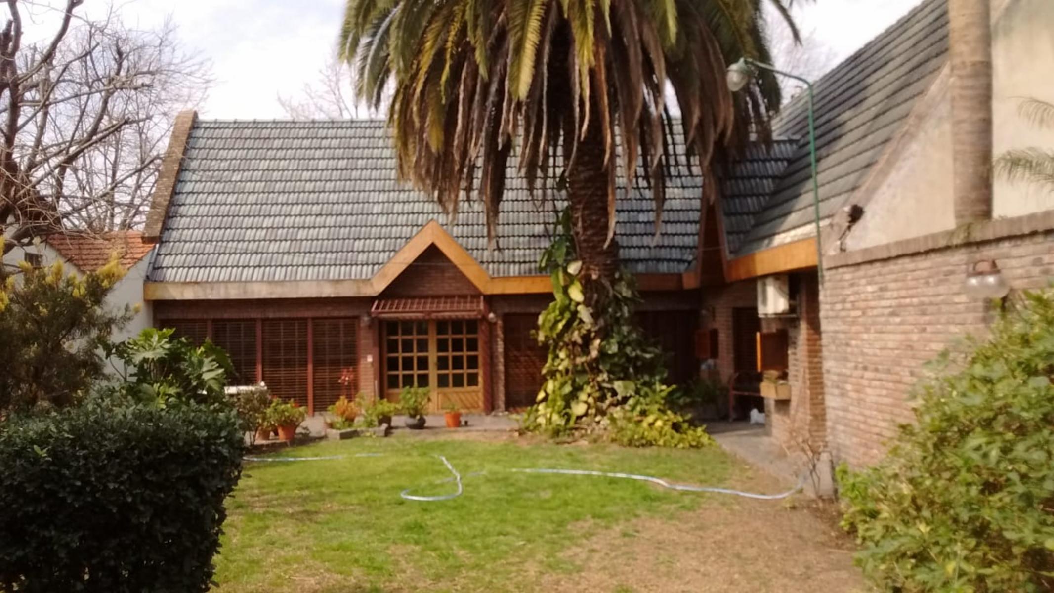 Gran Chalet 5 ambientes en excelente estado y ubicaciòn con gran parque — foto 3
