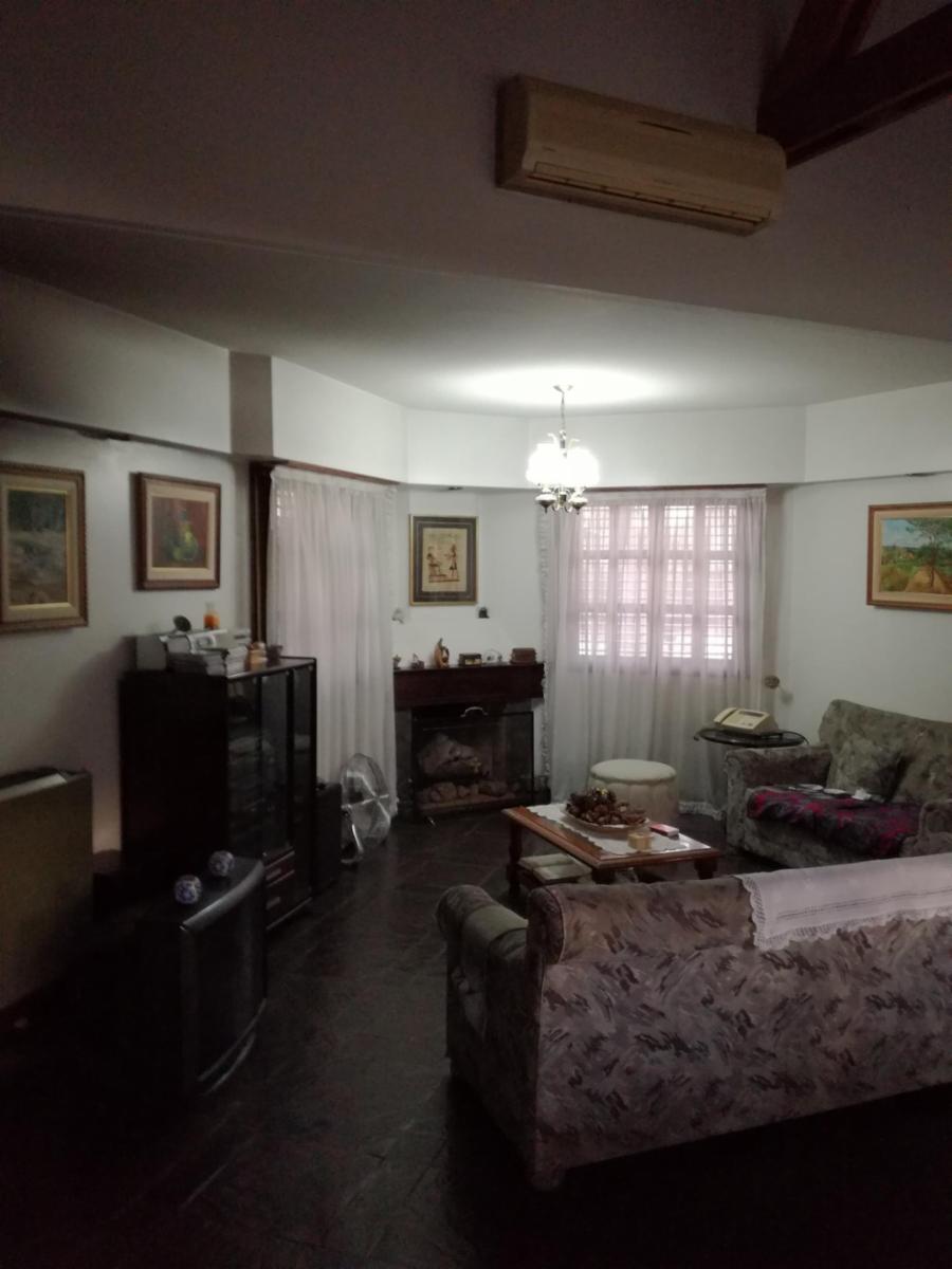 Gran Chalet 5 ambientes en excelente estado y ubicaciòn con gran parque — foto 7