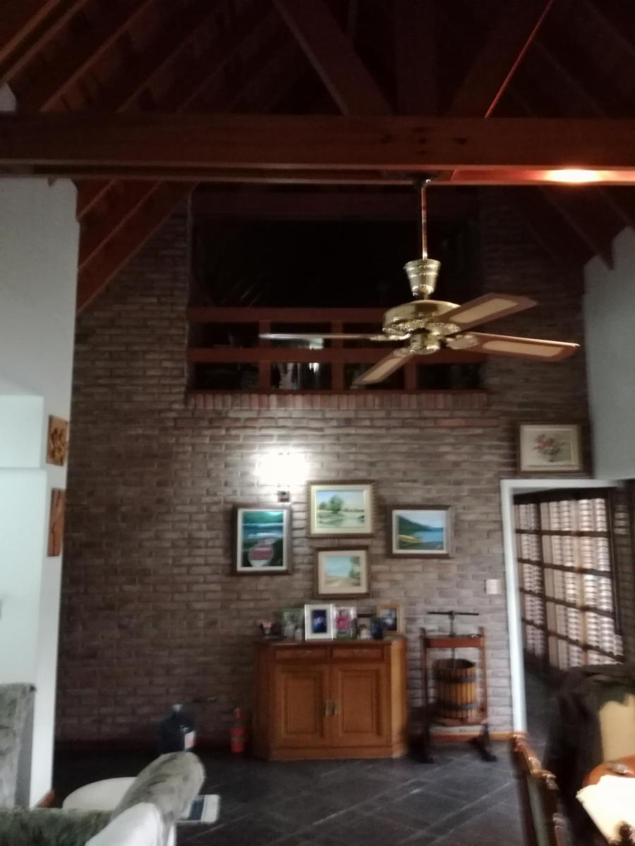 Gran Chalet 5 ambientes en excelente estado y ubicaciòn con gran parque — foto 8